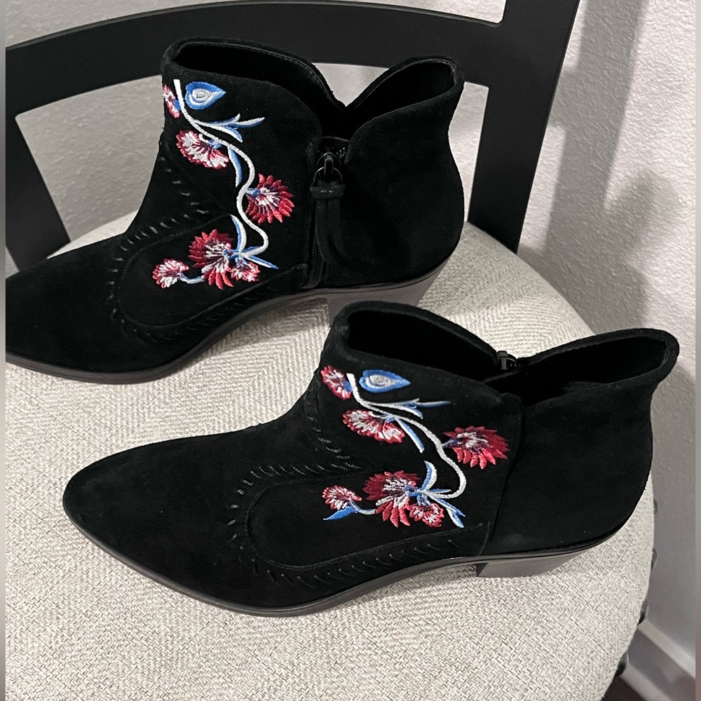 REBECCA MINKOFF NIB AUTHENTIC FLORAL EMBROIDERED BLACK SUEDE BOOTS
